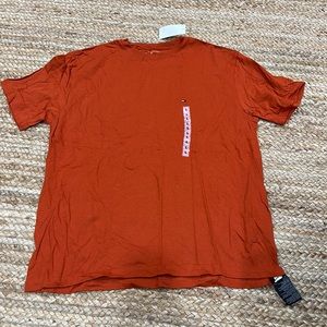 NWT Tommy Hilfiger T-shirt - Large
